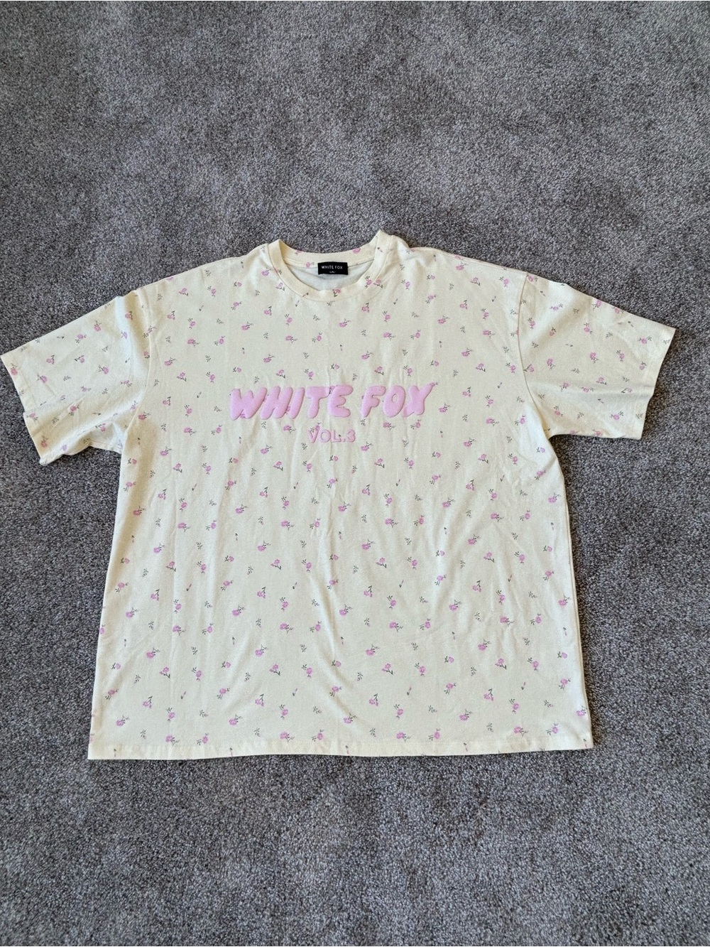 Pale Yellow White Fox NWOT sz L/XL